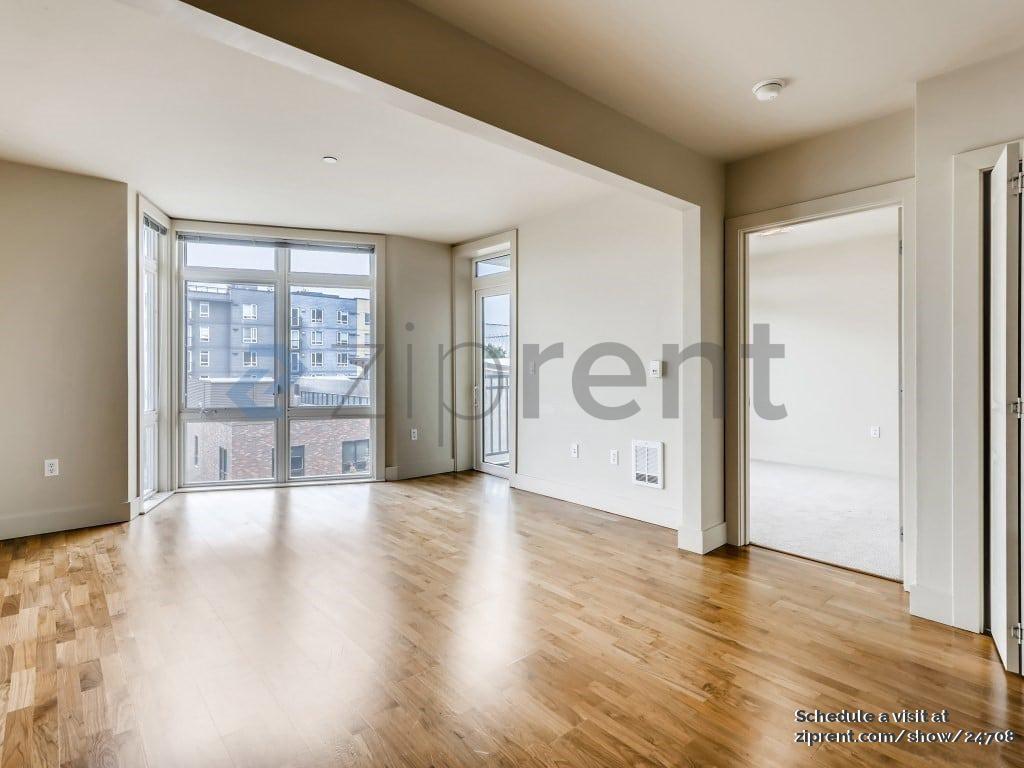 Building Photo - Unit 607