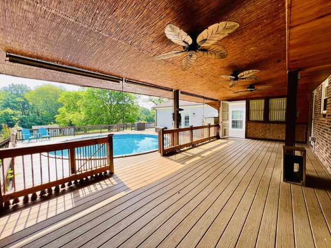 Building Photo - Charming 3-Bed, 2-Bath Home with back yard...