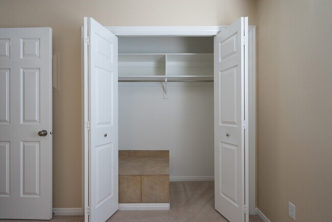 Building Photo - Utilities Included! Beautiful 2 Bedroom Townhome in Ivins