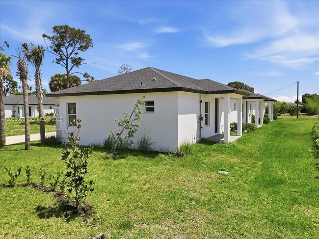 Building Photo - 195 Rotonda Blvd W