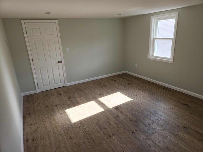 Master Bedroom - 321 Elm St