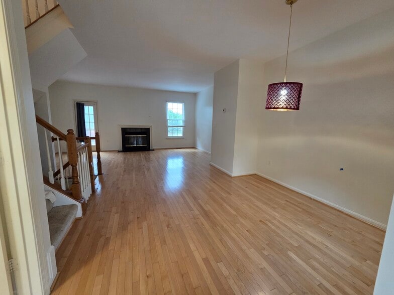 Building Photo - 2470 Clover Field Cir