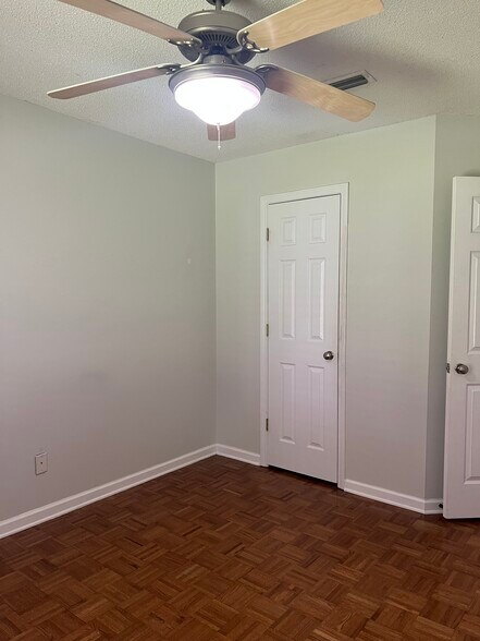 Building Photo - 412 Fulton Dr
