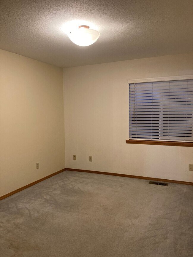 Building Photo - Single level Home in Newberg