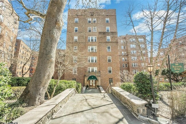 Primary Photo - 280 Bronxville Rd