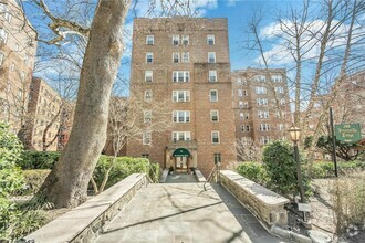 Building Photo - 280 Bronxville Rd