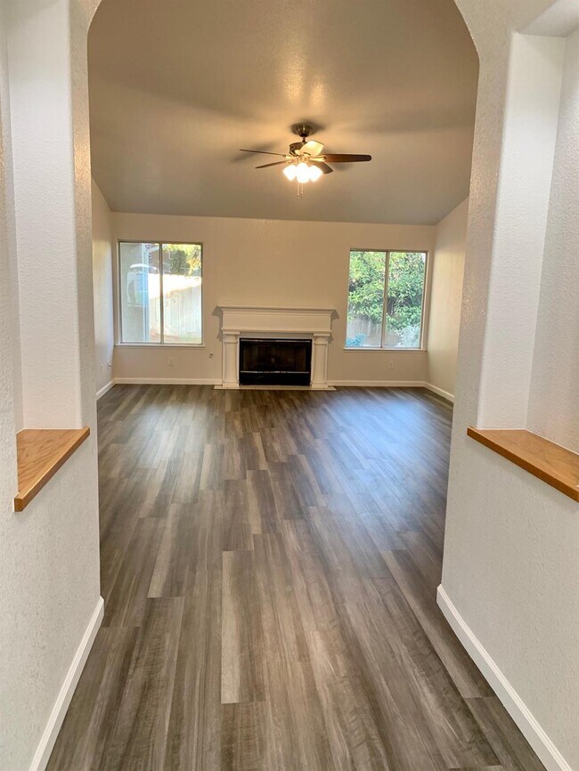 Building Photo - 5570 W Los Altos Ave