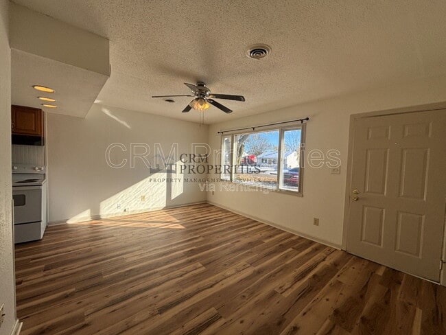 Building Photo - 1008 E Fischer St