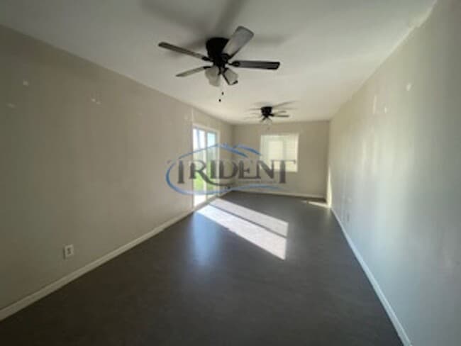 Building Photo - Country Home with Shop