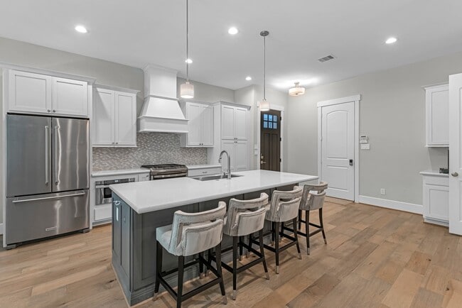 Building Photo - 11 Thorpe Ln