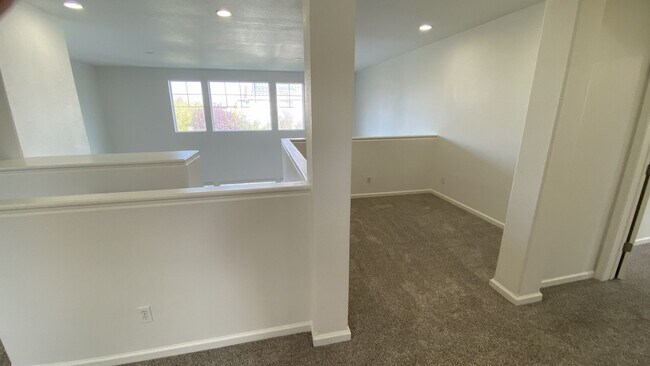 Building Photo - Mountain House Home Spacious 4 Bedroom, 3.5 Bath Home with Bonus Loft