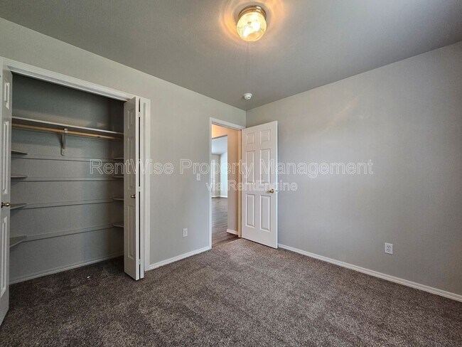 Building Photo - 642 Togstad Ct