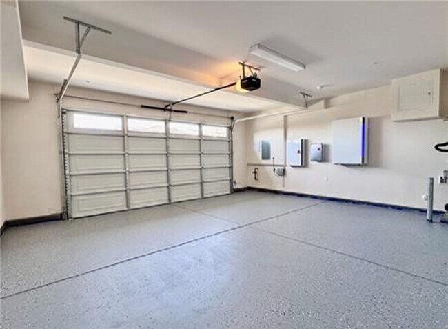 Building Photo - Stunning and Spacious 6BR 5BA Home w/ Solar Panels + Quartz Counter + Fenced Yard + 2 Car Garage ...