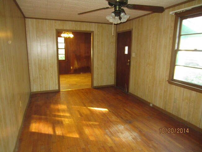 Building Photo - 900 Greenwood Dr