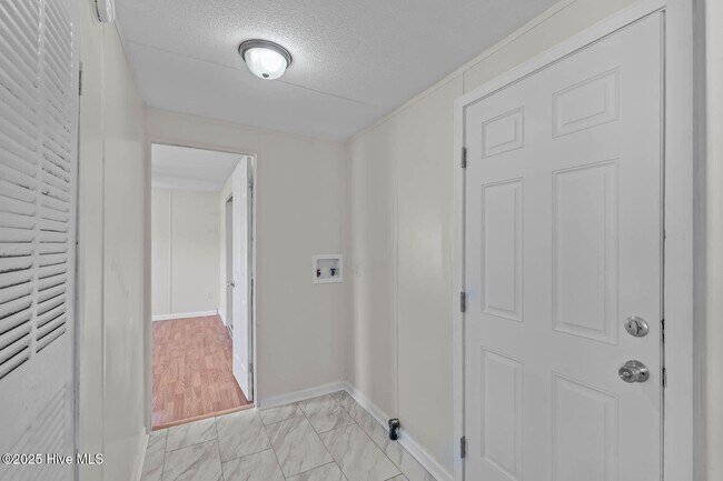 Building Photo - 119 Starwood Cir