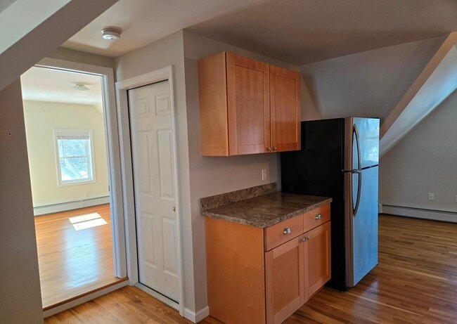 Building Photo - 674 Main St