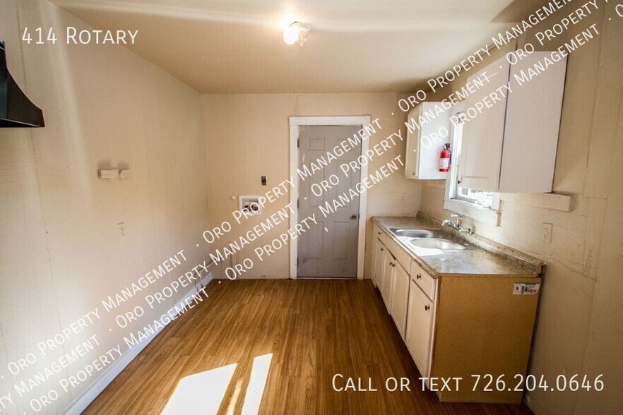 Building Photo - 414 Rotary-
