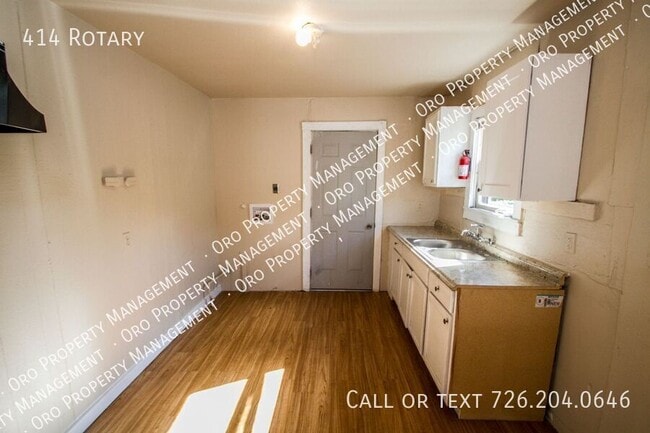 Building Photo - 414 Rotary-