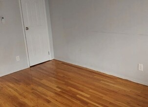 Building Photo - 108 Vanderveer St