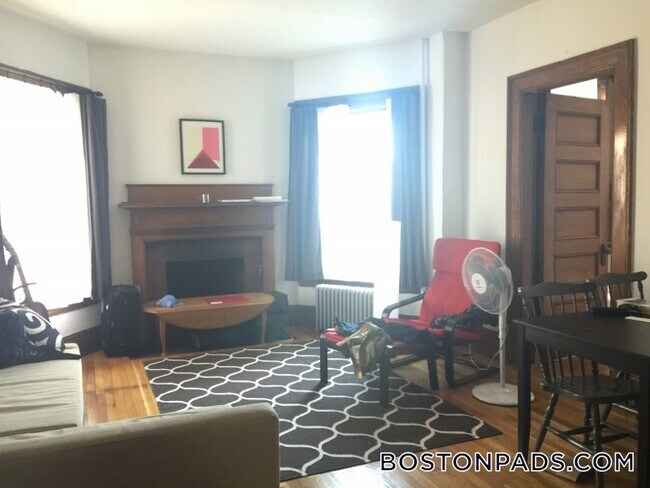 Building Photo - 849 Beacon St