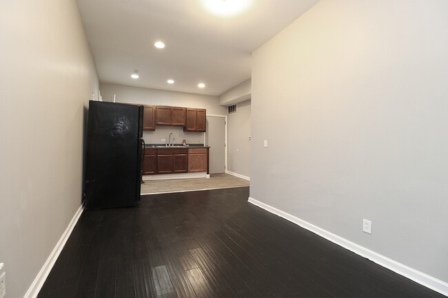 Building Photo - 266 E Cass St