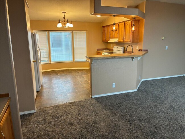 Building Photo - Country living, close to town!!!