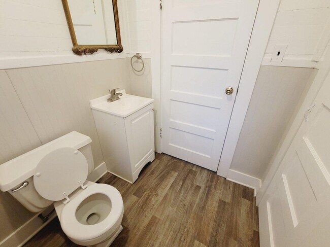 Building Photo - 526 N Adams St