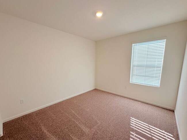 Building Photo - 2 WEEKS FREE RENT January Special - Beautiful 2 Story Home Ready To Be Home!