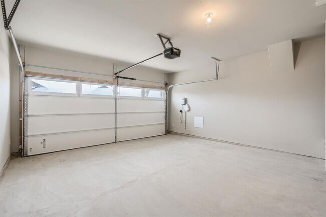 Building Photo - 2032 Wilsons Warbler Dr