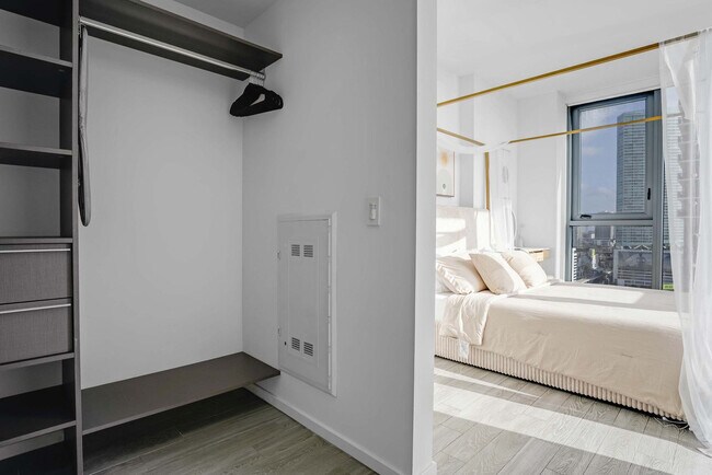 Building Photo - 404 NE 2nd Ave