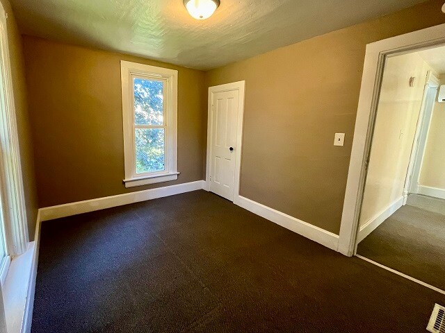 Building Photo - 315 Walnut St