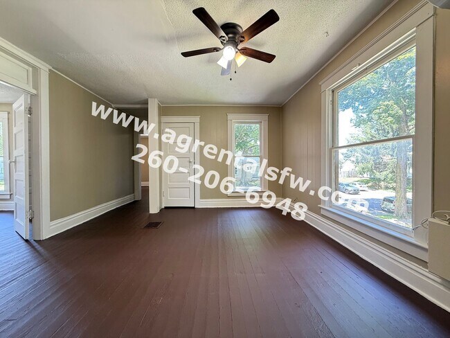 Building Photo - 2411 Fox Ave