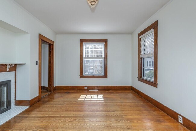 Building Photo - 48 Beacon St