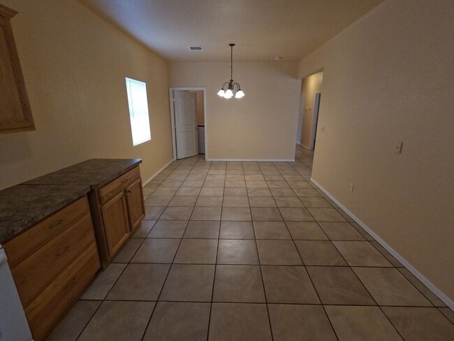 Building Photo - 1401 W Brown Rd