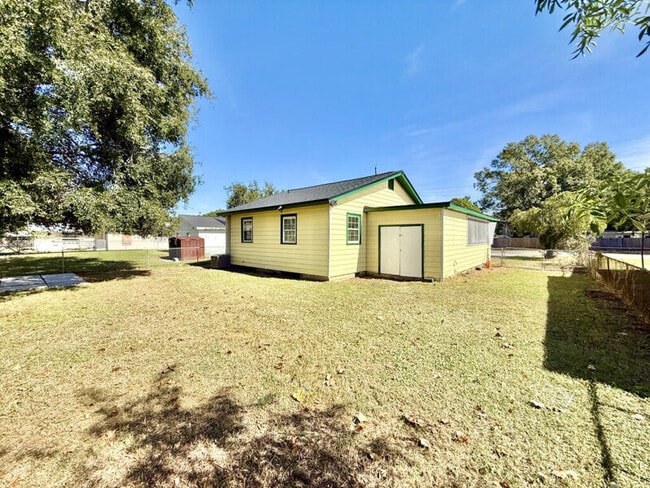 Building Photo - 5506 Staley Dr