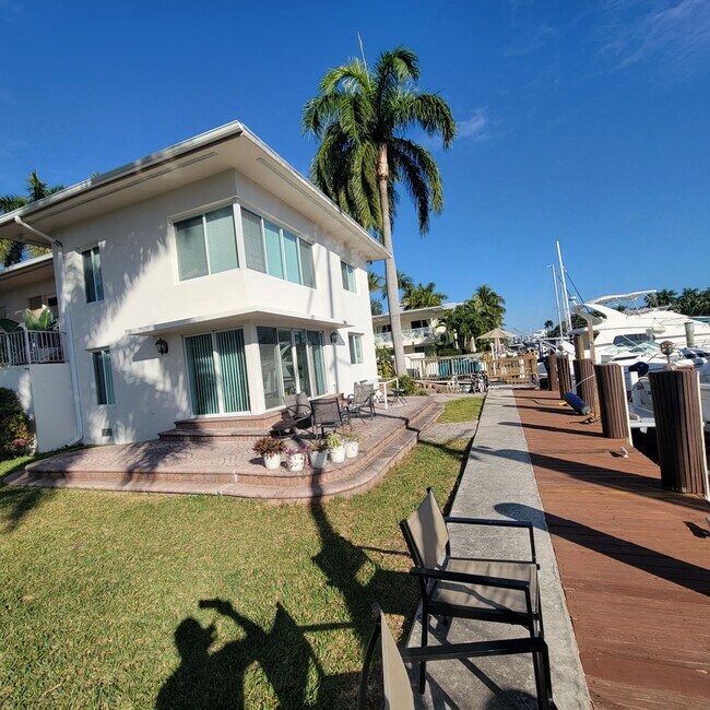 Building Photo - 124 Isle of Venice Dr