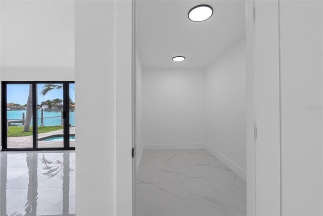 Building Photo - 520 115th Ave