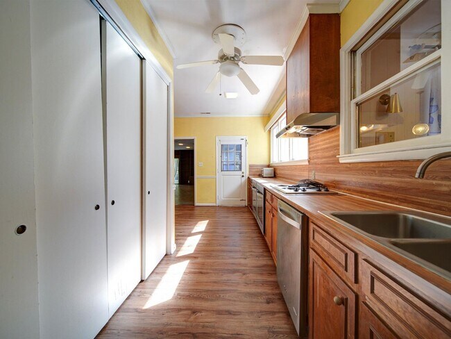 Building Photo - 3 Bedroom/3 Bath home for rent