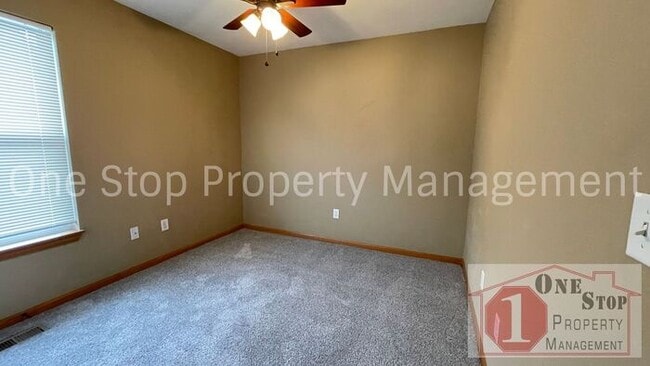 Building Photo - Gorgeous 3 bedroom / 2.5 bathroom in Grain...