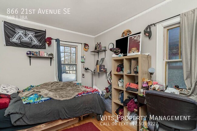 Building Photo - 866 21st Ave SE