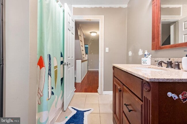 Building Photo - 213 Montrose St