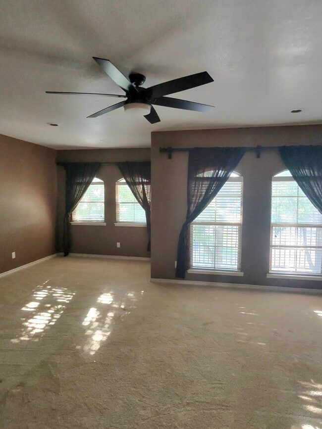 Building Photo - 6072 Pisa Ln