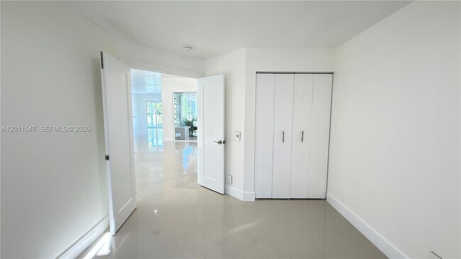 Building Photo - 3767 Oak Ridge Cir