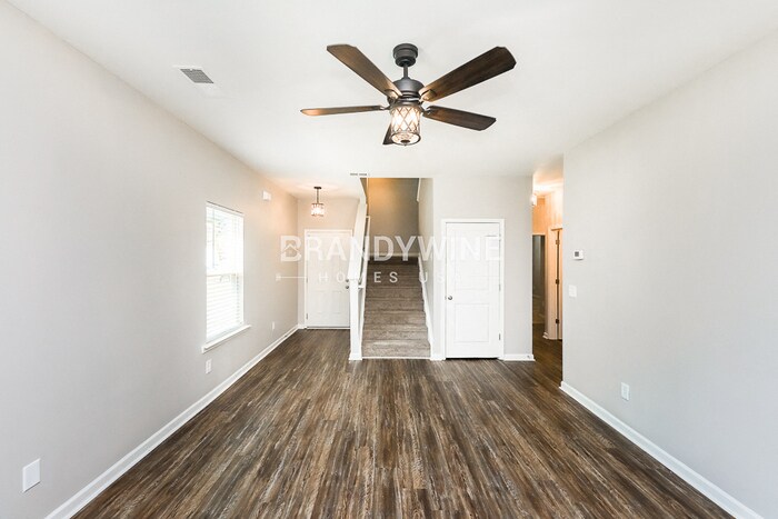 Building Photo - 3332 Lowland Dr