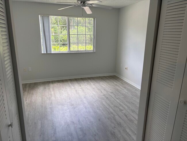 Building Photo - 4163 N Haverhill Rd