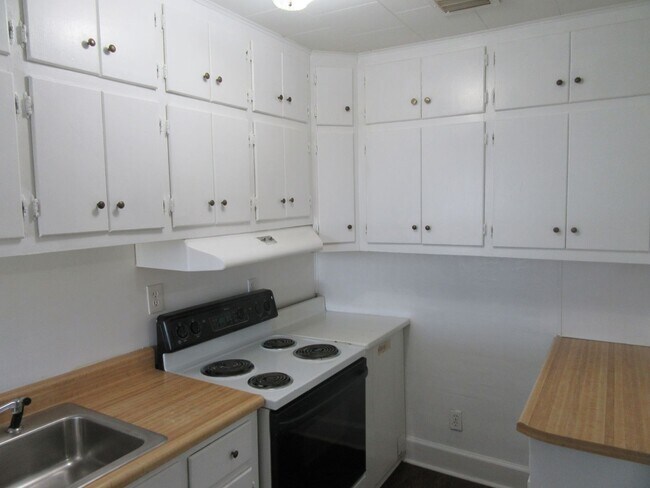 Building Photo - 708 S Hwy 22 A