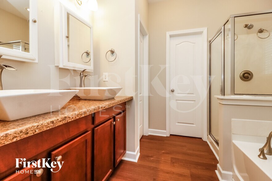 Building Photo - 505 Crossland Dr
