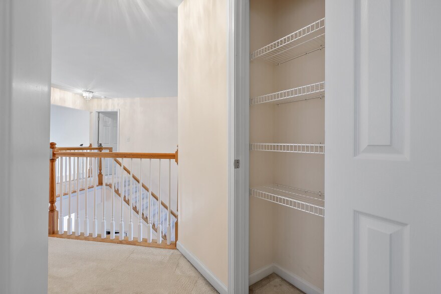 Building Photo - 847 Edgeley Ln