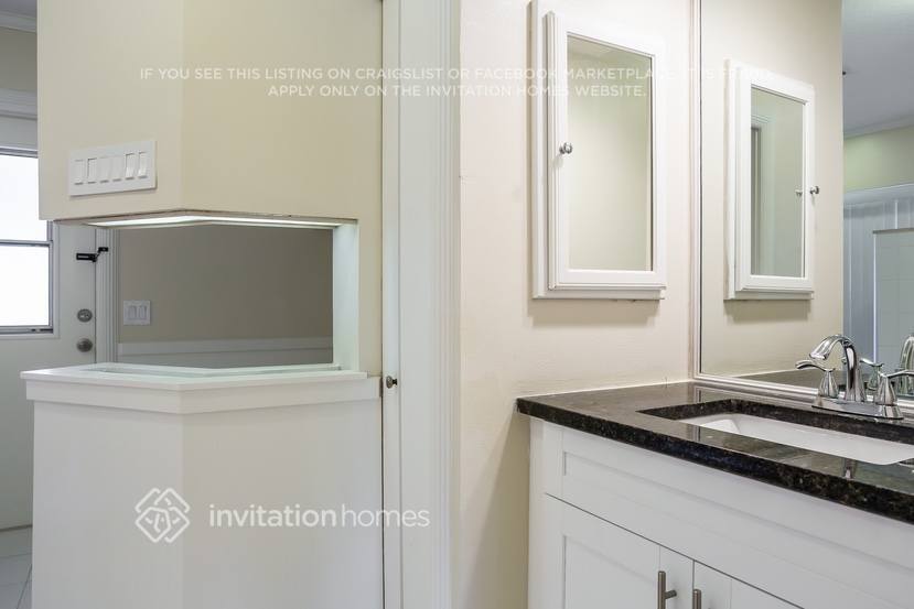 Building Photo - 12912 Buckland St