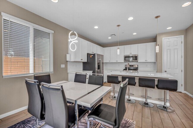 Building Photo - 688 Monroe Hl Pl